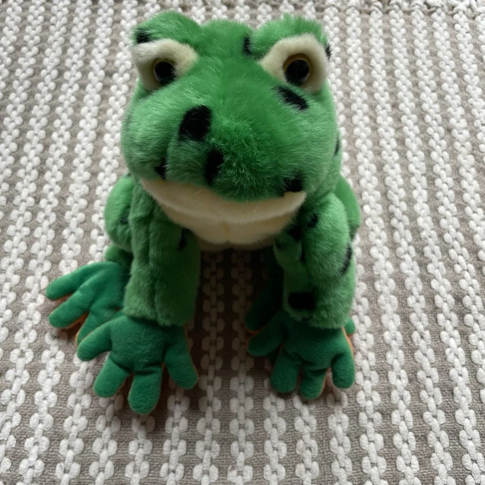 TY Plush Frog Lilypad 2004 Classic Green Bullfrog Stuffed Animal Plush 9